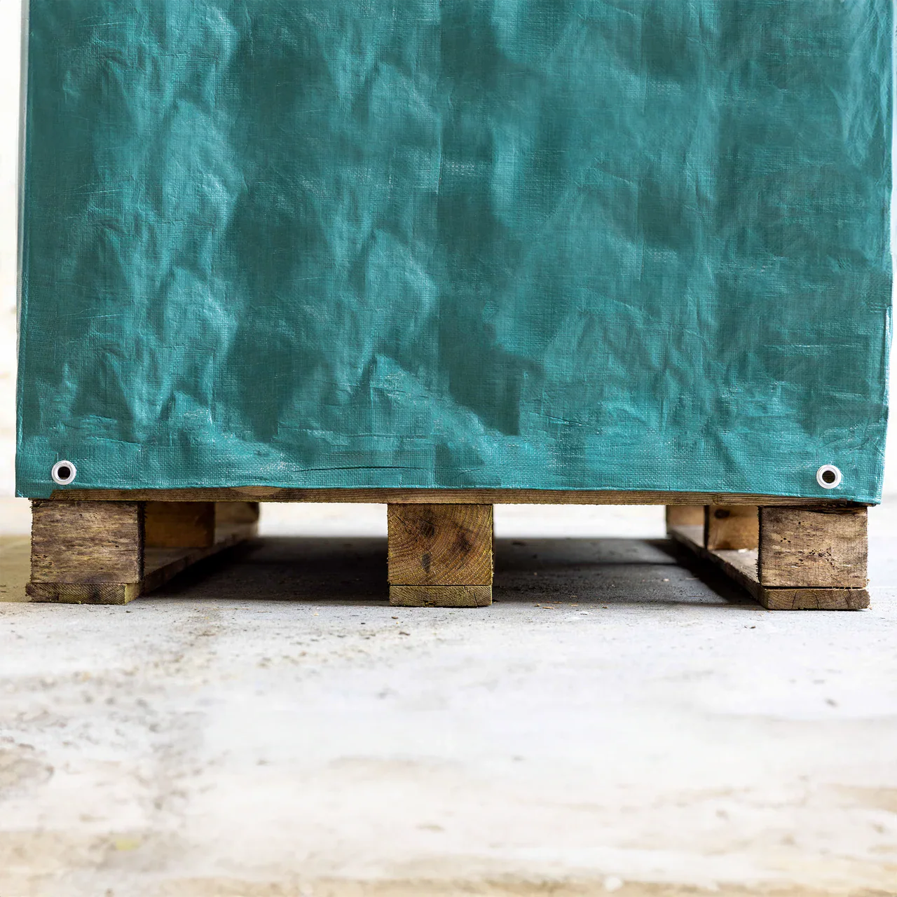 Green Pallet Cover 140gsm – Heavy Duty Waterproof Polyethylene Sheet for Industrial and Warehouse Storage